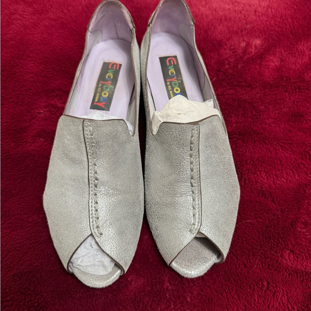 Elegant Silver Peep-Toe Shoes